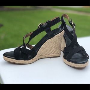 Sz 5.5 Banana Republic Black Strappy Wedges